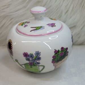 💕Floral Ceramic Bowl with Lid Filled With Earrings